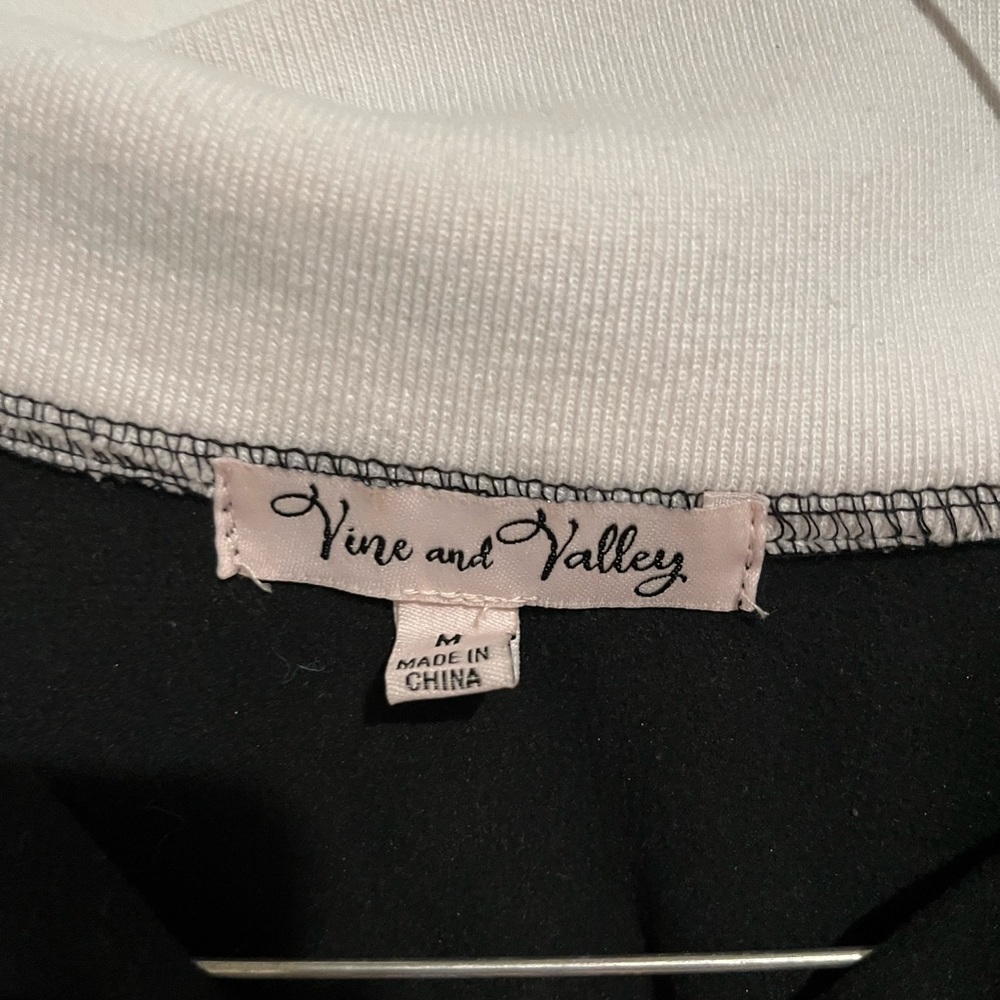 Size M - Picture 2 of 3